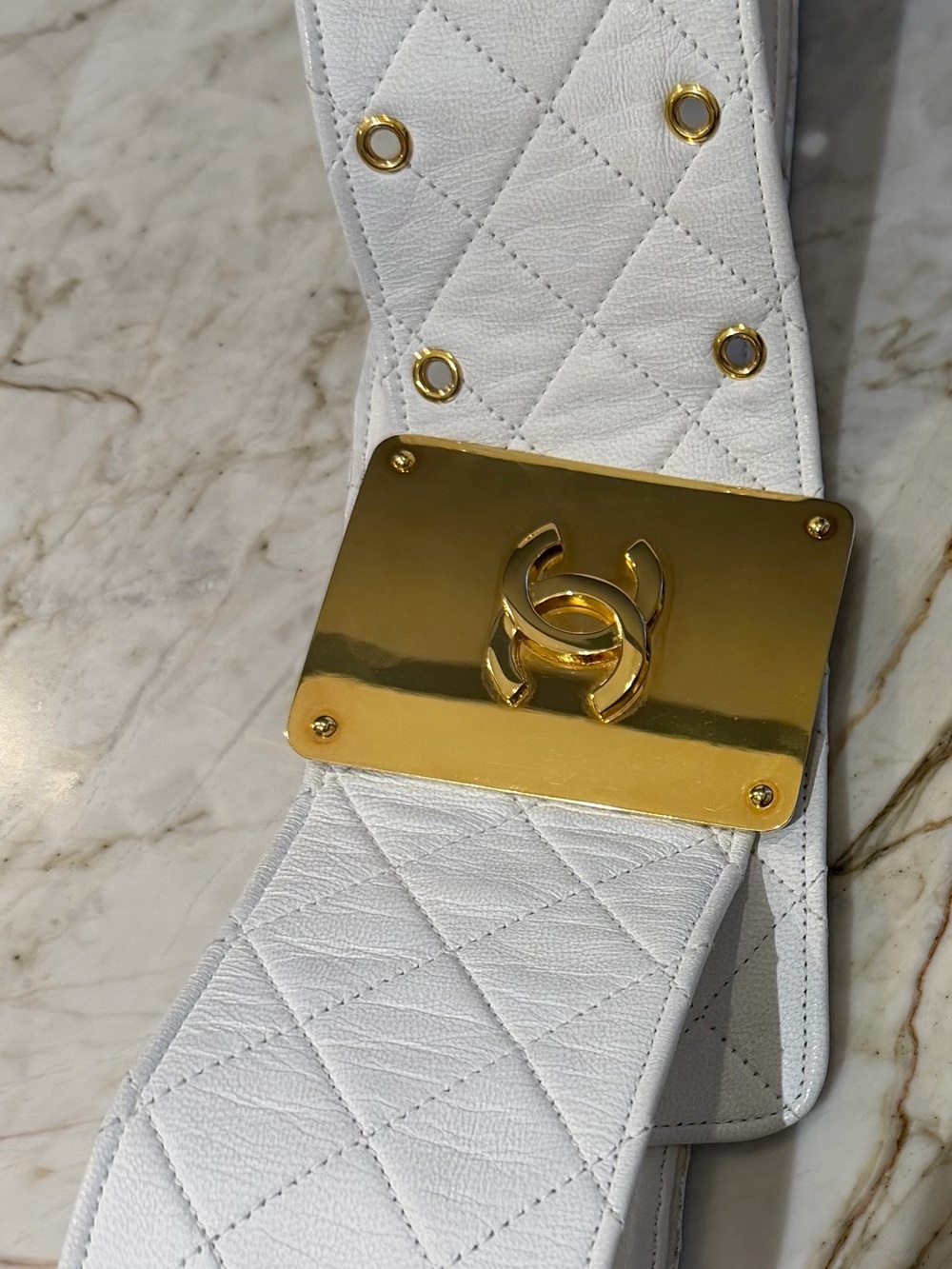 CHANEL White Quilted Leather Waist Belt with Gold CC Plaque - Picture 12 of 17